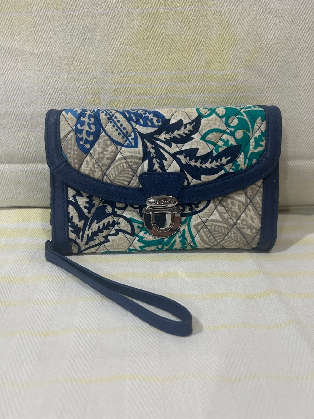 VERA BRADLEY Ultimate Wristlet Wallet Retired Santiago Blue GUC